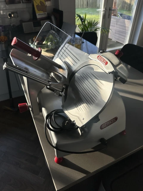 Berkel Pro Line XS 25 Trancheuse Professionnelle Pour Votre Cuisine - Précision Et Performance Maximales + Planche En Bois 100 % Fabriquée à La Main