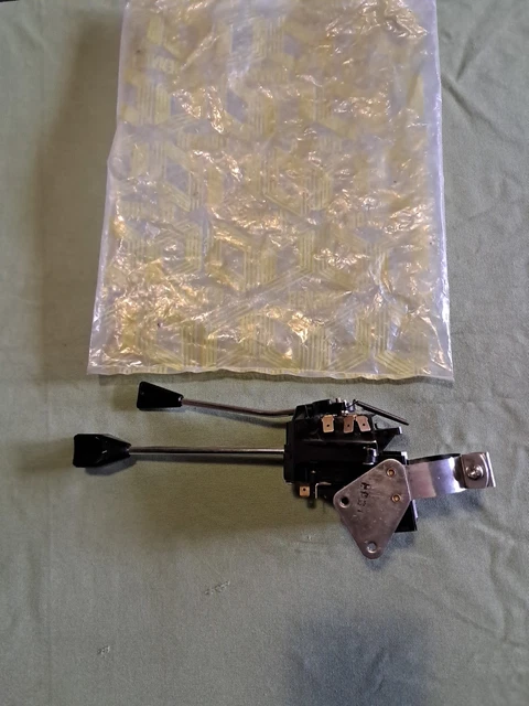 Commodo Jaeger 6240.61 Pour Peugeot J7 – Neuf (NOS) – Pièce Classique