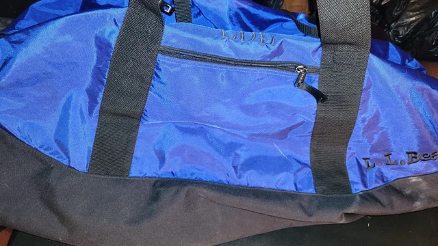 L. L. Bean Large adventure duffle bag.    Blue 28"