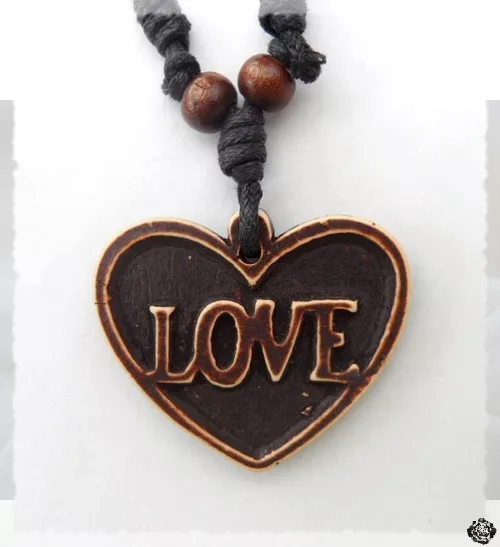 Pendentif Style Surfeur Coeur Love Sculpté Bois Marron Cordon  Réglable Unisexe