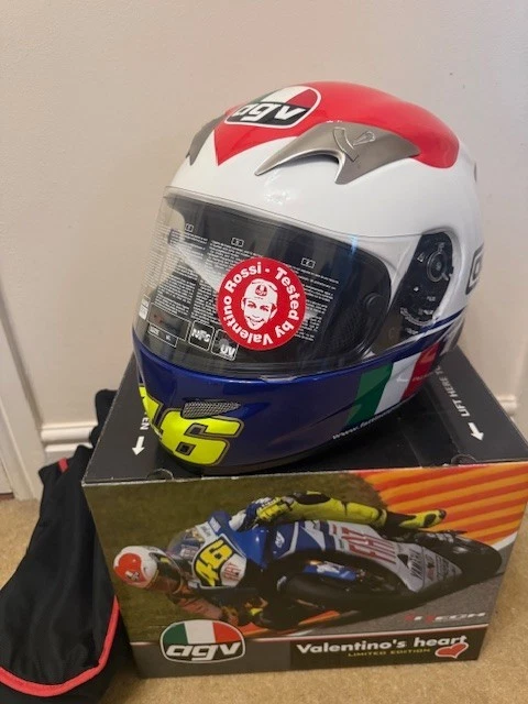 agv k3 rossi heart K-3 SV Full-Face Helmet making it a great choice for riders of all backgrounds VALENTINO ROSSI AGV K-3 Gothic