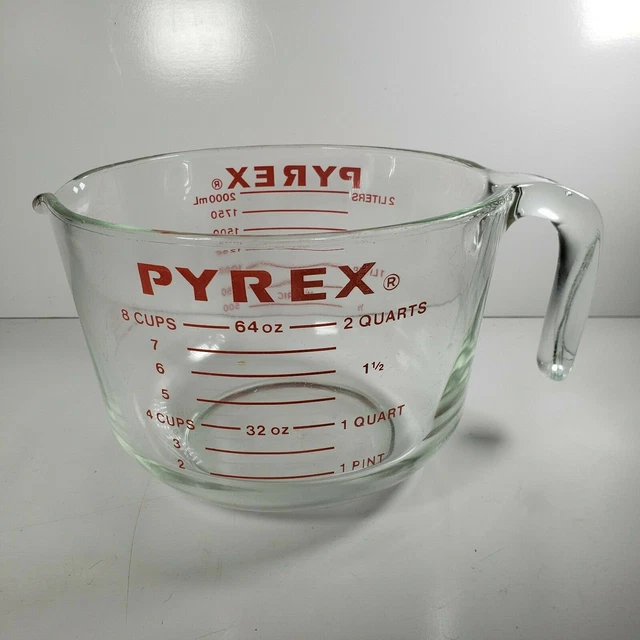 VINTAGE PYREX 8 Cup Measuring Cup Red Lettering/Numbering 564 Holiday