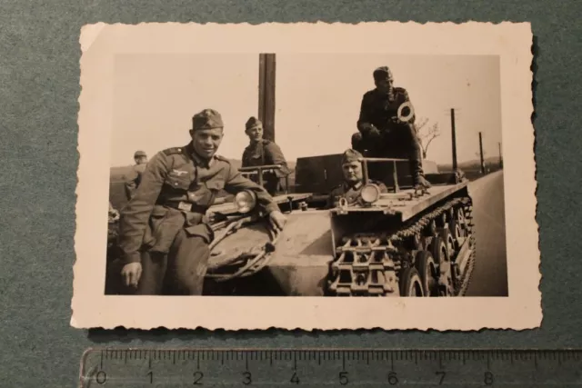 Foto Photo 06709 Wehrmacht Panzer Schlepper tank Division Soldaten Panzermänner