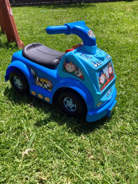 Fisher-Price Little People Wheelies Raceway Ride-On/raceway Ramp/Race Car