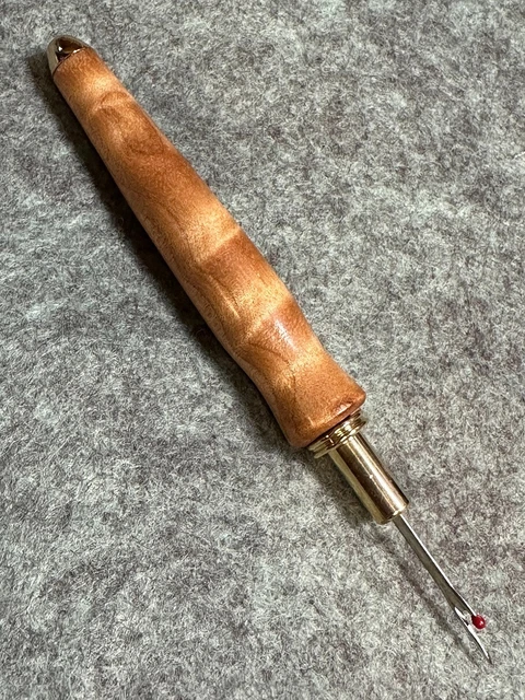 Hermosa figura tallada a mano costura de madera de arce destripador herramienta de costura acabado dorado 24k
