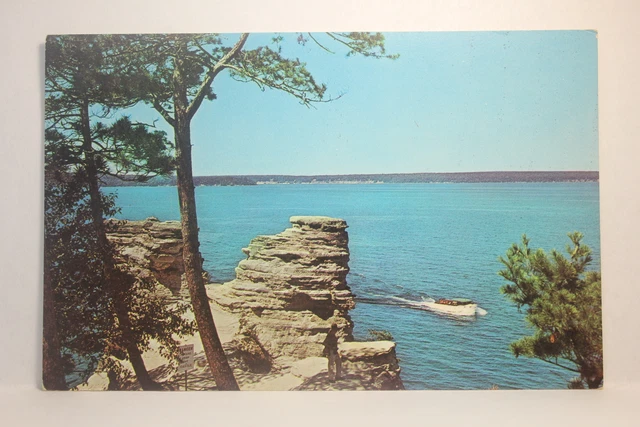 Postcard The Pictured Rocks Munising MI H22