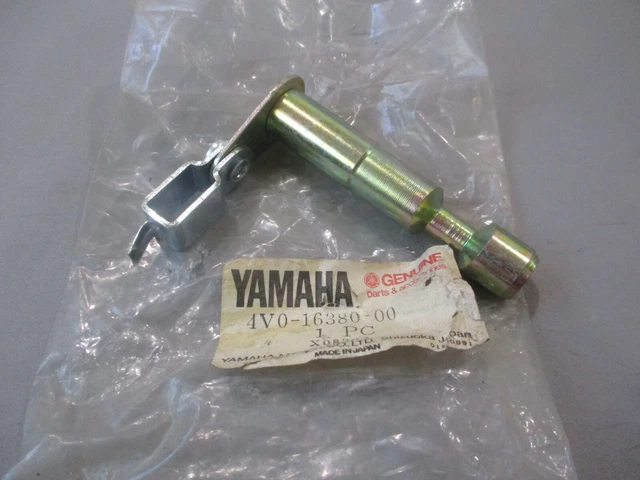 NOS Yamaha OEM Lever Holder – Fits 00-02 YZ426, 03 YZ250 & YZ450 – 5HD-82911-00