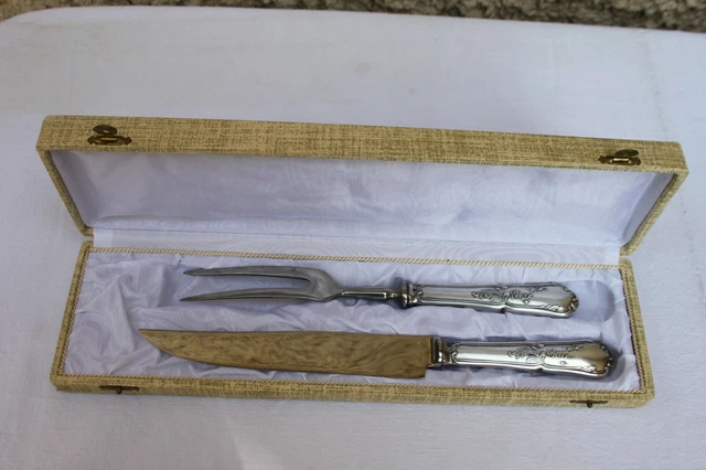 Argenterie. Service à découper en métal argenté de style Louis XV. Coffret.