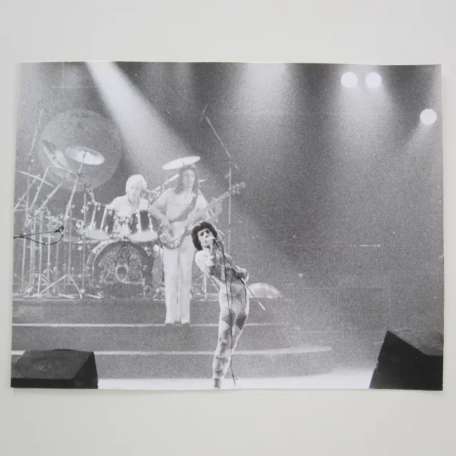 Queen Freddie Mercury Roger Taylor John Decon 1977 Tour Live Konzert Fotografie