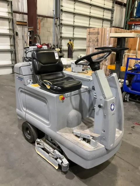 Nilfisk Advance Hr2800, Electric, Approx 24Volts, Drives, No Suction Or Squeegee