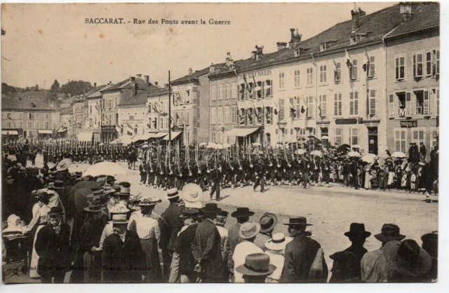 BACCARAT - Meurthe et Moselle - CPA 54 - Revue militaire rue des Ponts
