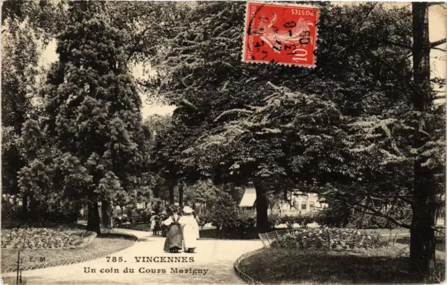 CPA AK VINCENNES Un coin du Cours Marigny (672342)