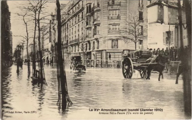 CPA Inondations PARIS 15e arr. Avenue Felix-Faure un auto en panne (996396)