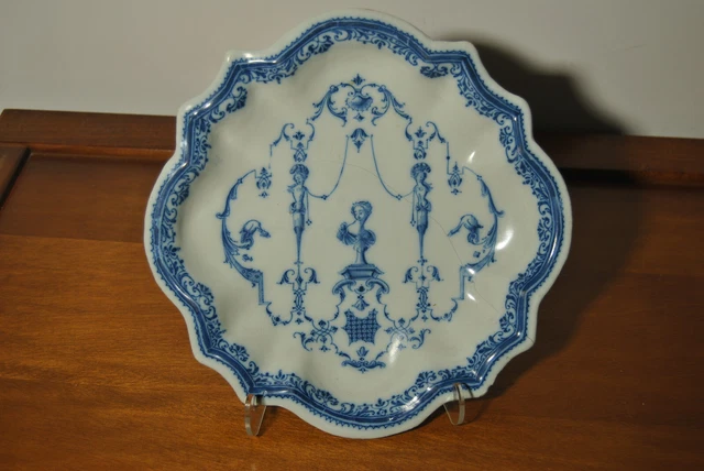 Drageoir plat ancien 18 siècle XVIII faience Moustiers sud France décor Berain