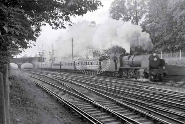PHOTO BR British Railways Station Scene - BICKLEY 1956