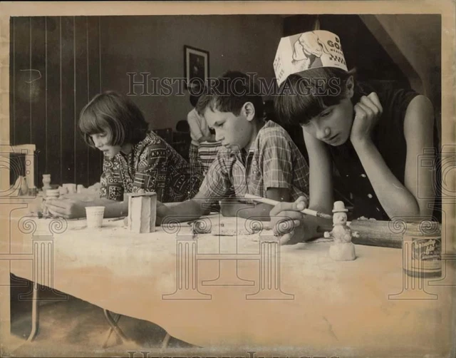 1966 Press Photo Kids work on their artifacts at Animal Rescue League in Boston
