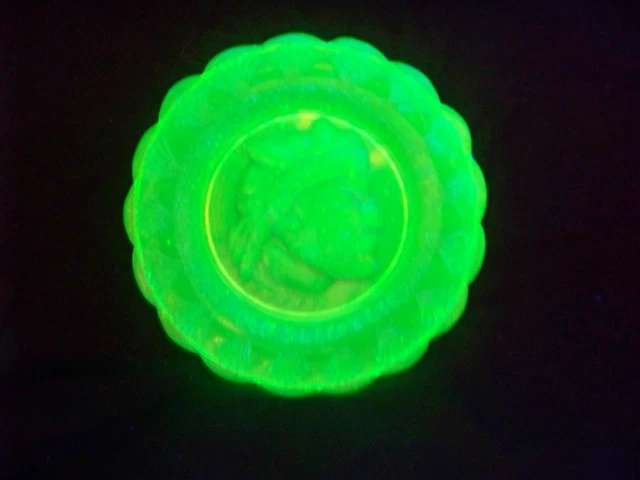 VASELINE GLASS OLD SLEEPY EYE PLATE (( Idnin78IND ))