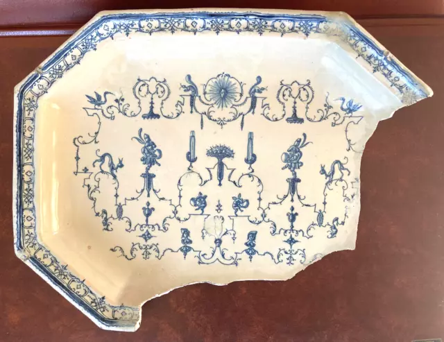 Grand plat faience XVIIIe - Moustiers - décor à la bérain