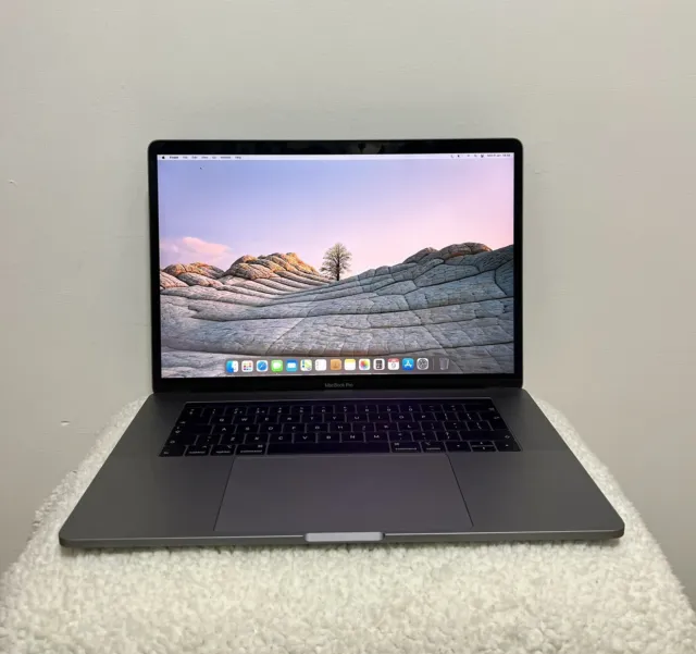 MacBook Pro 15”, Touch-bar, 16GB,250GB,2.6 GHZ 6core i7,Space Grey (2019) & case