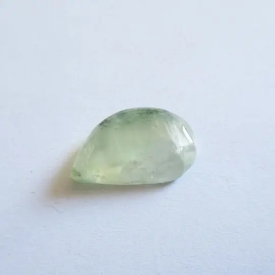 Préhnite cabochon pierre fine 17x12x6mm gemme multicolore reiki chakra plexus