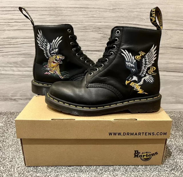 DR MARTENS FALLON Applique Spike Noir 8 Yeux Bottes Taille UK 6