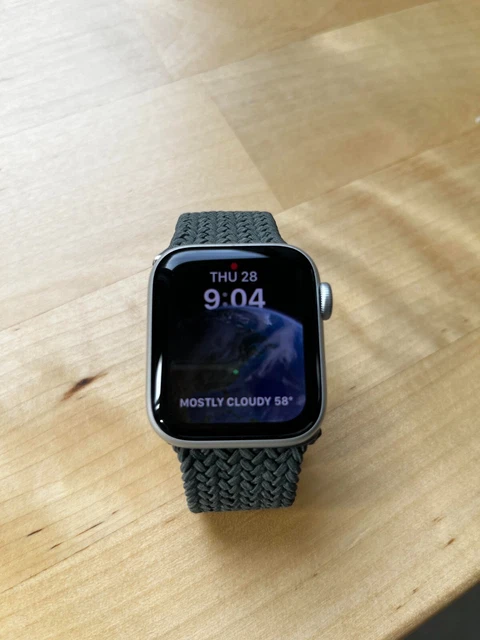 Nearly new Apple watch SE 40mm Silver