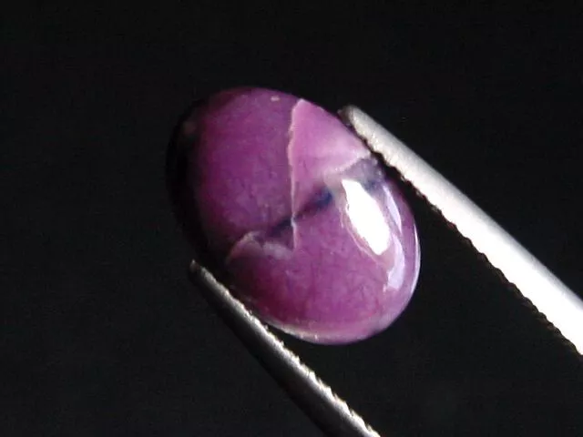 Sugilit / Sugilith 2,10 Ct. Oval Cabochon Wessels mine, Südafrika (3434t)