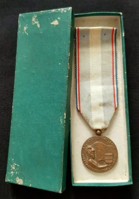 WW1 Original French Medal for the Veteran of the Marne 1914-1918 battles in box