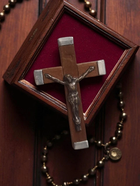 MEDAILLE RELIGIEUSE ANCIENNE. SAINT ANTOINE DE PADOUE Plaqué Or 18k