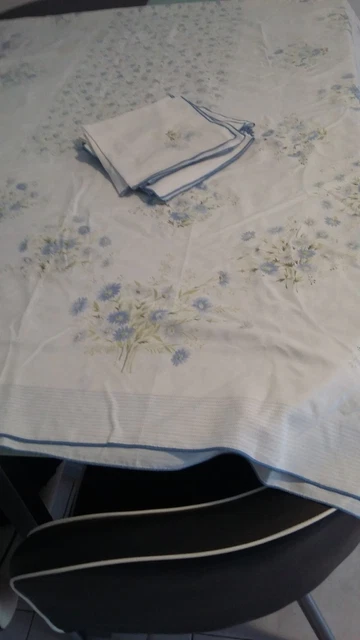 Nappe des Flandres en lin français brodée à la main avec 12