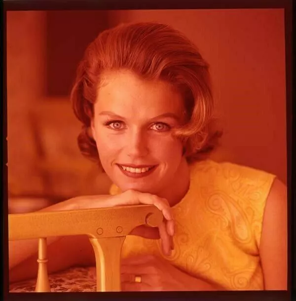 Lee Remick Striking Vintage Glamour Color Pose Original 2.25 x 2.25 Transparency