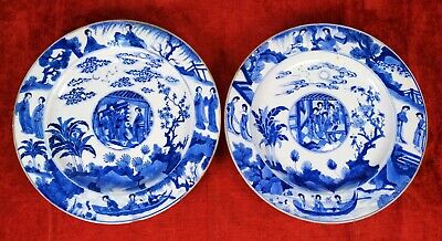 Paire De Plats En Porcelaine Émaillée Bleu Et Blanc. 39 Diam. Kangxi. 1661-1722