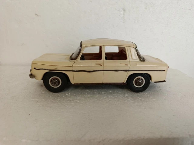 Ancienne voiture Peugeot 204, filoguidée, Joustra, vintage Blanc Métal