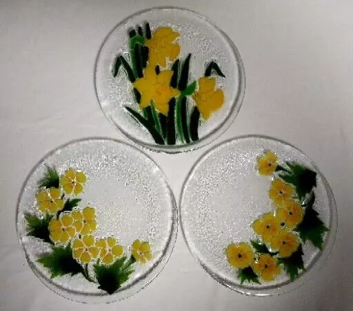 Set Of 3 Sydenstricker Fused Art Glass Dessert/Salad Plates Yellow Flowers 7.75"