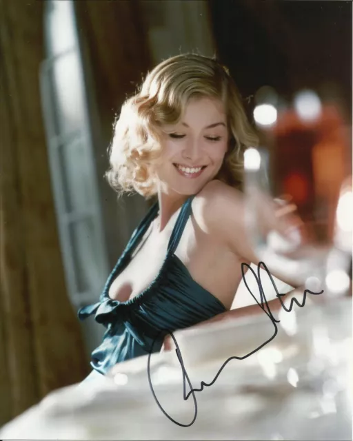 Rosamund Pike Signed Sexy Photo  Film Autographs (4)