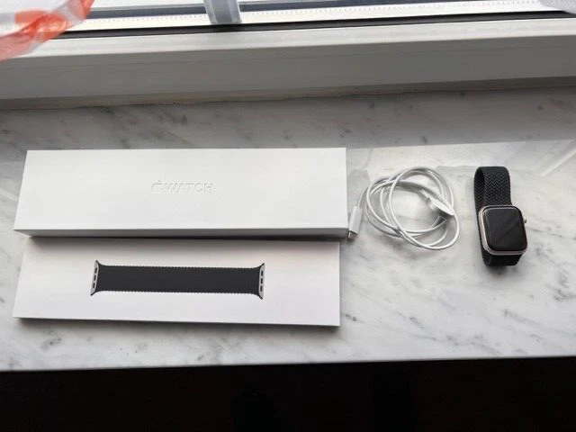 Apple Watch Series 8 GPS 45mm Aluminium Polarstern geflo. Solo Loop Mitternacht