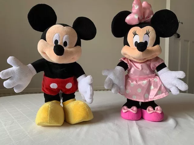 Disney store singing and dancing mickey and minnie mouse - read description