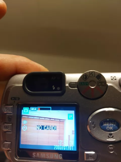 Samsung Silver Digimax V4 4.0 Mega Pixel Digital Camera