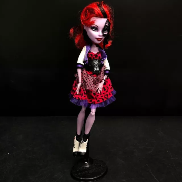 Mattel Monster High Doll Picture Day Operetta Toy Fashion Play Figure Stand -CP