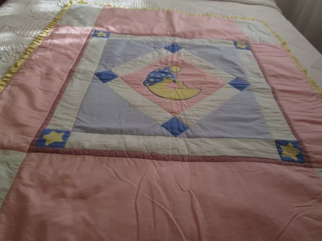 Cuna de bebé cosido a mano amarillo azul hombre en la luna estrellas rosa volante
