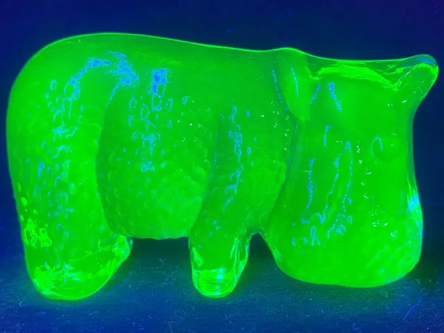 green Vaseline glass hippopotamus animal hippo paperweight uranium jungle yellow