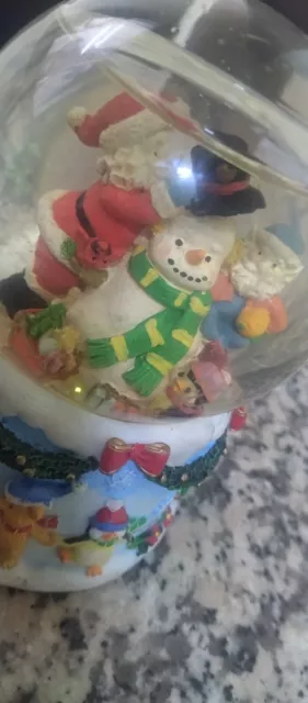 Santa Clause  CHRISTMAS MUSICAL SNOW GLOBE With penguins and bears