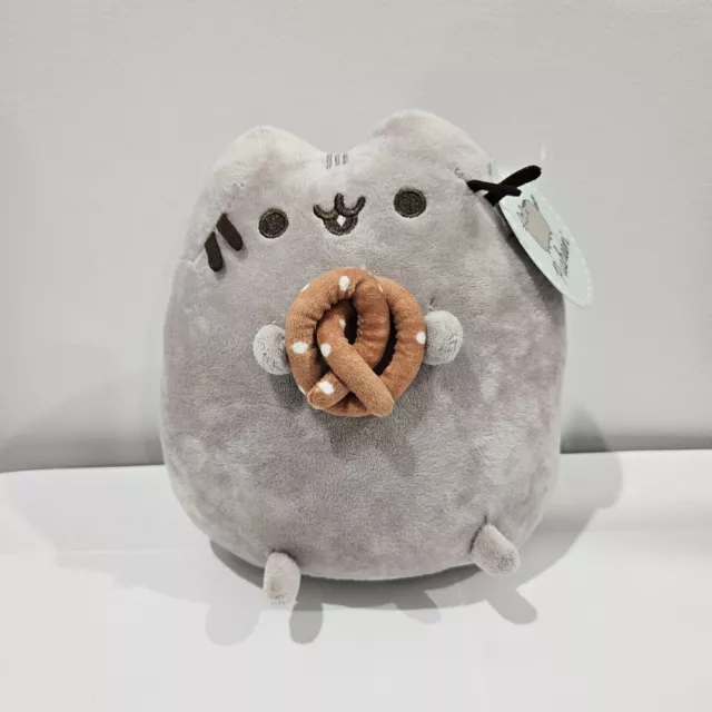 LICENSED PUSHEEN THE Cat Plush Toy Sitting Pretzel 23cm Medium New