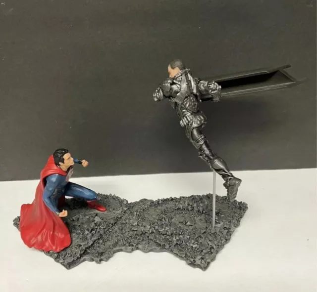 DC Collectibles Man of Steel Superman vs. Zod 1:12 Scale Statue. Comes with box. DC Collectibles Man of Steel Superman vs. Zod 1:12 Scale Statue. Comes with box.