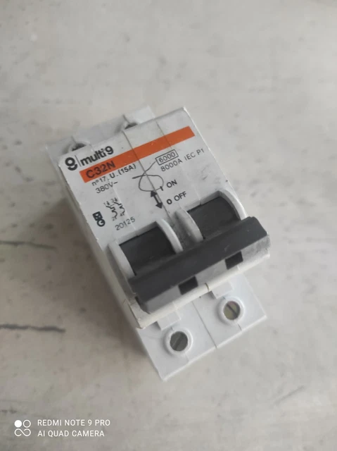 Disjoncteur 4 Pôles Merlin Gerin 20144 – 10A, 380V, Occasion Mais Opérationnel