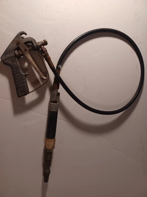 Vintage used Spraying Systems Company Wheaton Illinois Paint Gun. (T8)