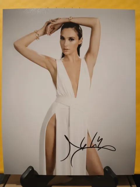 GAL GADOT  Signed 8x10 w/ COA Gorgeous Autograph Signed White Wonder Woman