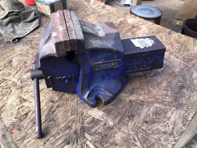 Vintage Record 1 Ton Bench Vice 4" 100mm Jaws Open to 4" - GWO - Herefordshire