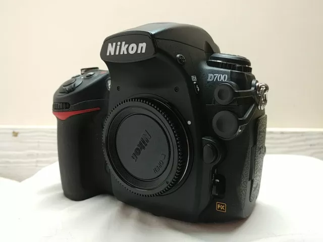 Low Shutter Nikon D700 12.1 MP Digital SLR Camera - Black (Body Only)