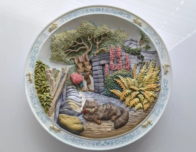 Peter Rabbit "AROUND THE CORNER" Collectable Music Wall/Desk Plate-Limited Edit